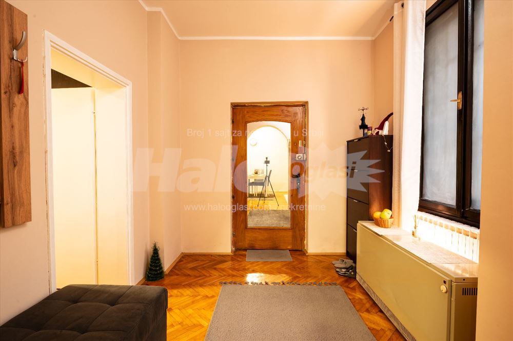 Prostran stan na odličnoj lokaciji — 5