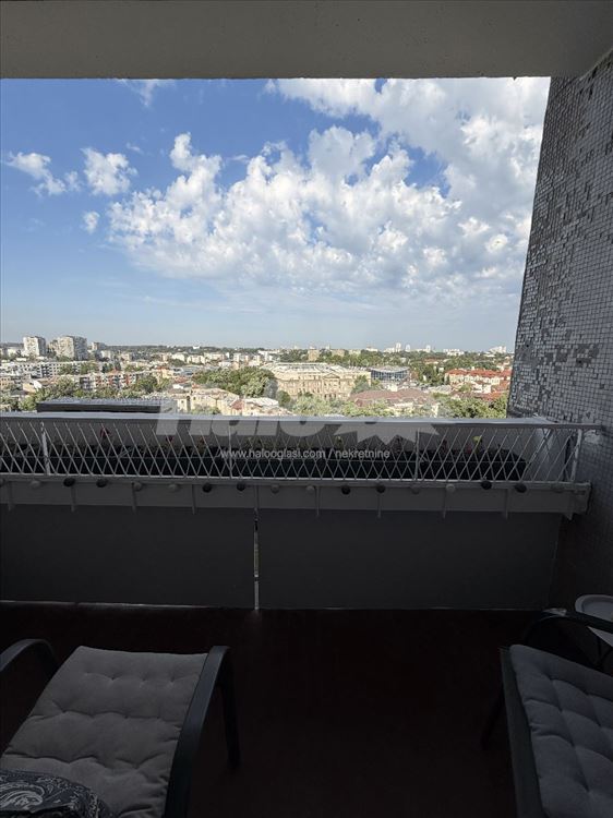 Prostran, sunčan, pogled na reku - move-in-ready — 10