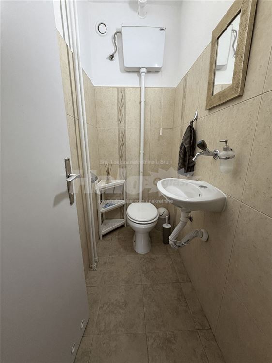 Prostran, sunčan, pogled na reku - move-in-ready — 11