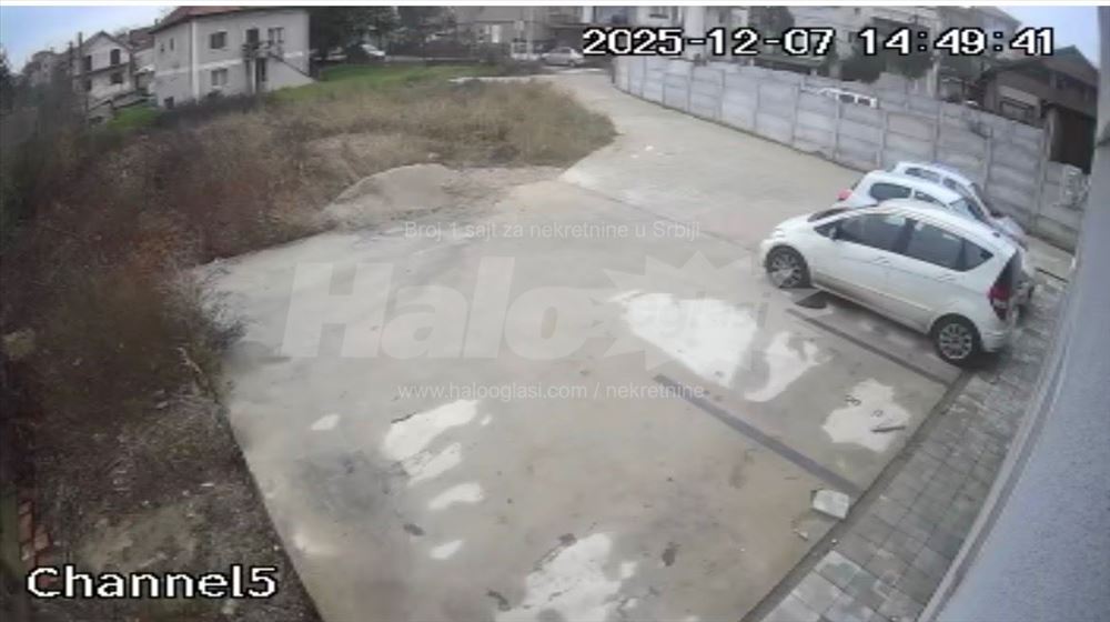 Prostran, trosoban stan sa parking mestom — 4
