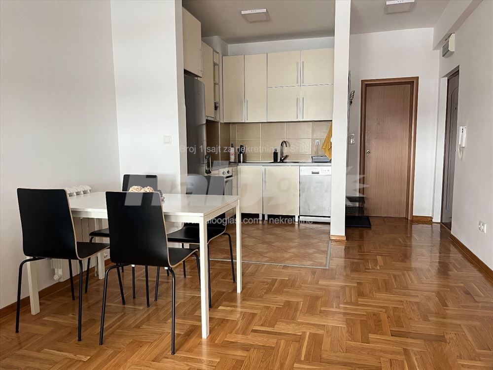 Prostrana garsonjera 39 m² – Đeram, vlasnik — 2