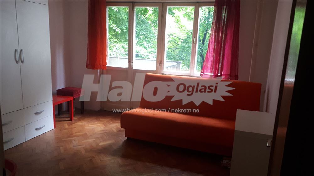 Prostrana garsonjera u centru Dorćola — 2