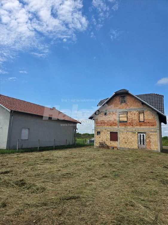 Prostrana kuća u Grmovcu — 2