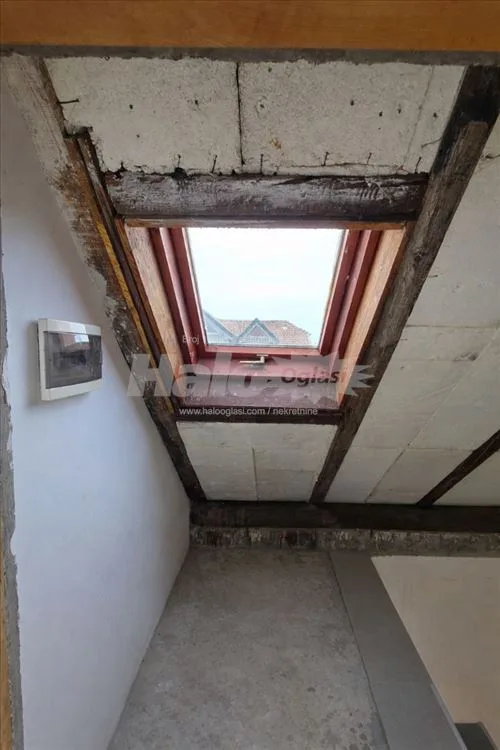 Prostrana porodična kuća sa velikim placem i vocnj — 12