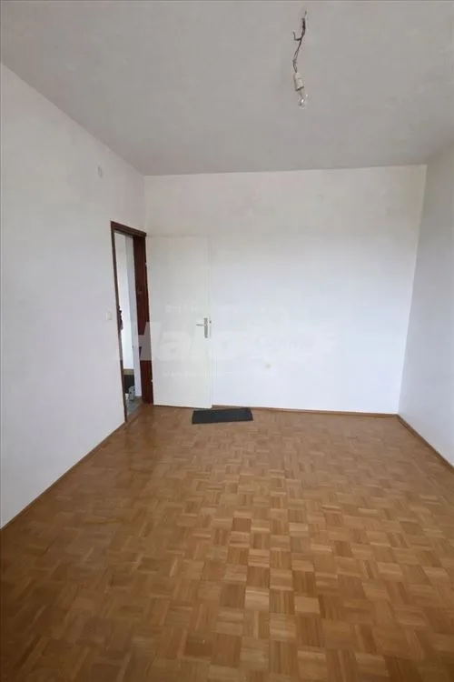 Prostrana porodična kuća sa velikim placem i vocnj — 15