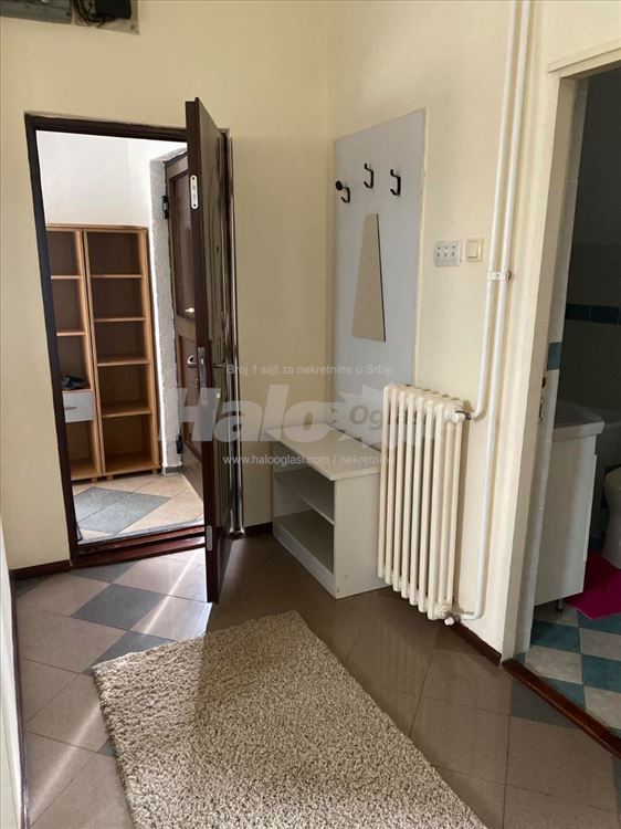 Prostrani stan 70m2, dve spavace sobe, terasa — 6