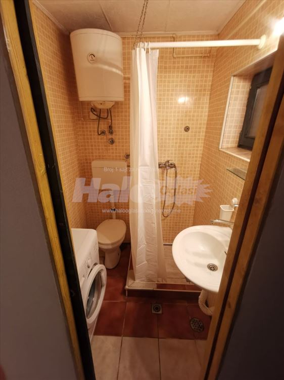 Renovinrana garsonjera (uračunati infostan i SBB) — 10