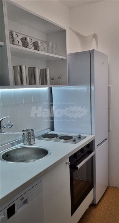 Renoviran 1.0 stan, moderni aparati i kuhinja — 6