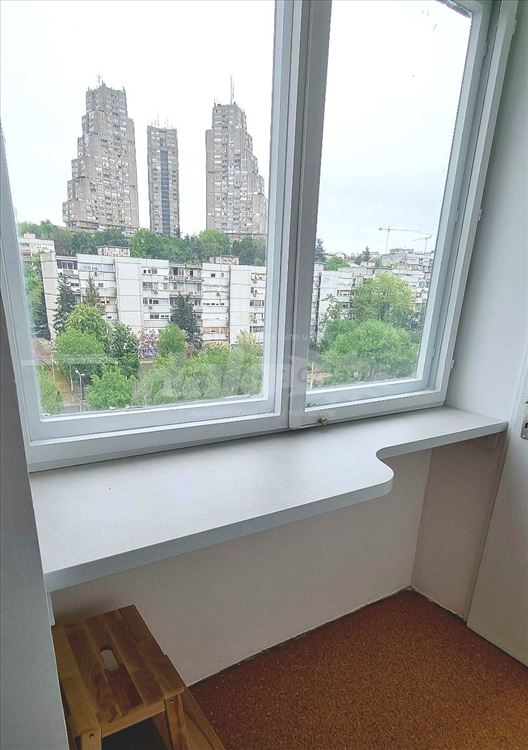 Renoviran 1.0 stan, moderni aparati i kuhinja — 7