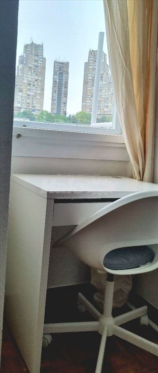 Renoviran 1.0 stan, moderni aparati i kuhinja — 10