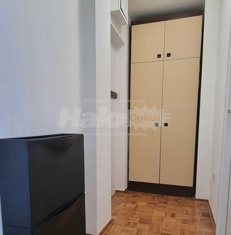 Renoviran 1.0 stan, moderni aparati i kuhinja — 13