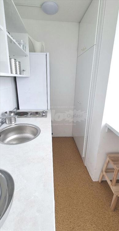 Renoviran 1.0 stan, moderni aparati i kuhinja — 14