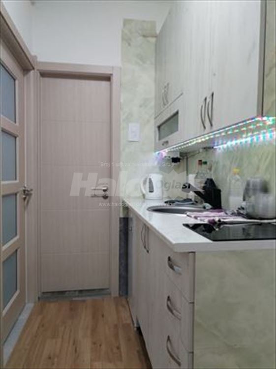 Renoviran, 1 iposoban, Može kredit, Karaburma — 2