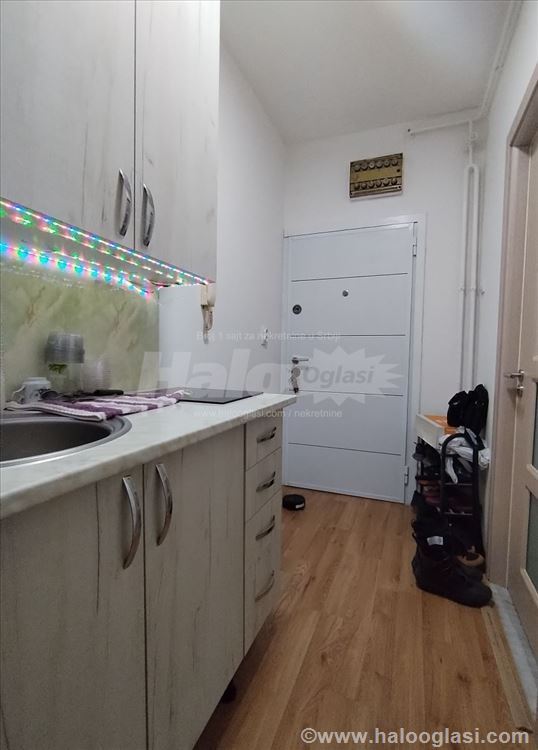 Renoviran, 1 iposoban, Može kredit, Karaburma — 5