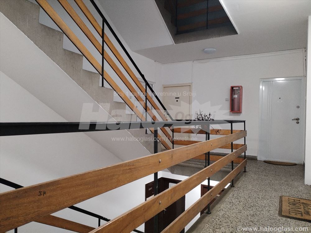 Renoviran, 1 iposoban, Može kredit, Karaburma — 13