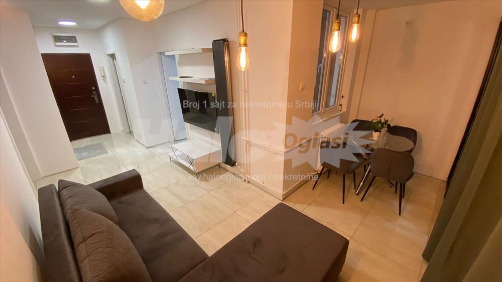 Renoviran 1.5 stan u Zemunu, nov namestaj i tehnik — 8