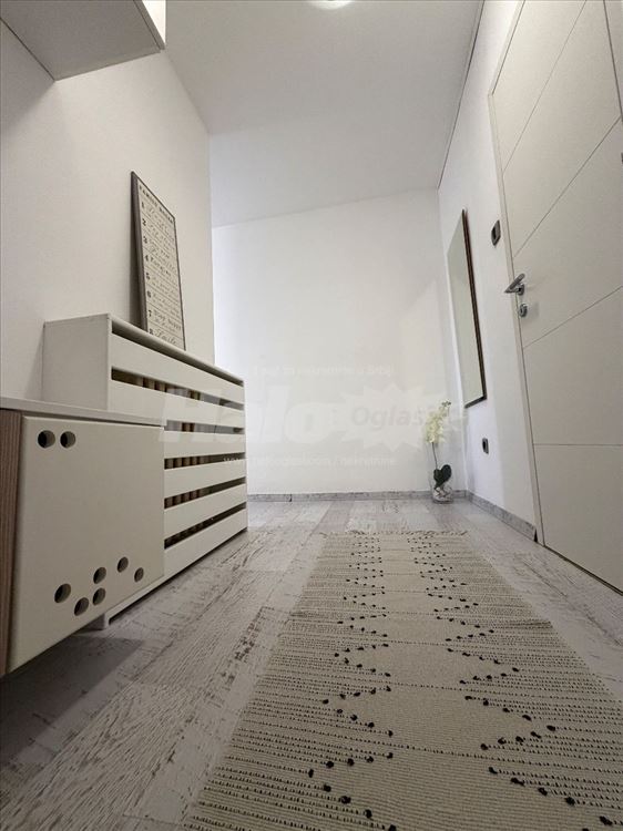Renoviran i namešten 2,5 stan 77 m² – Medaković 3 — 3