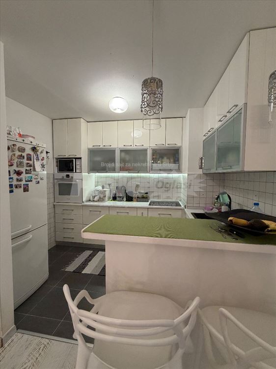 Renoviran i namešten 2,5 stan 77 m² – Medaković 3 — 9