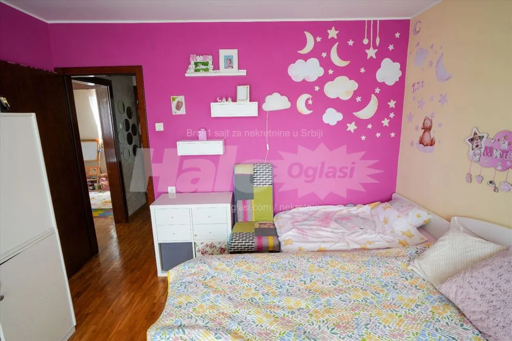 Renoviran i opremljen stan u centru Mladenovca — 8