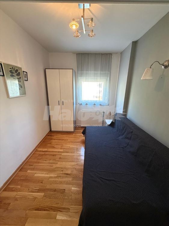 Renoviran i opremljen trosoban stan, odmah useljiv — 2