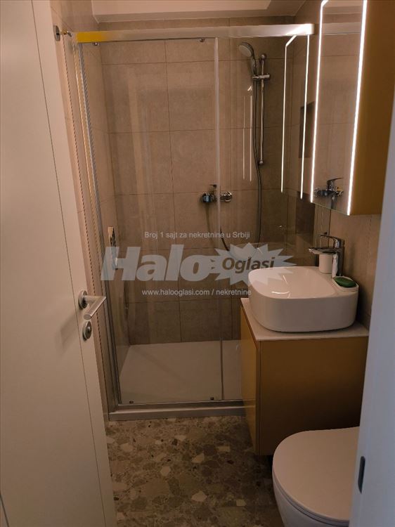 Renoviran jednosoban stan na Novom Beogradu — 11