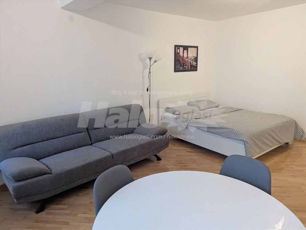 Renoviran jednosoban stan u centru — 4