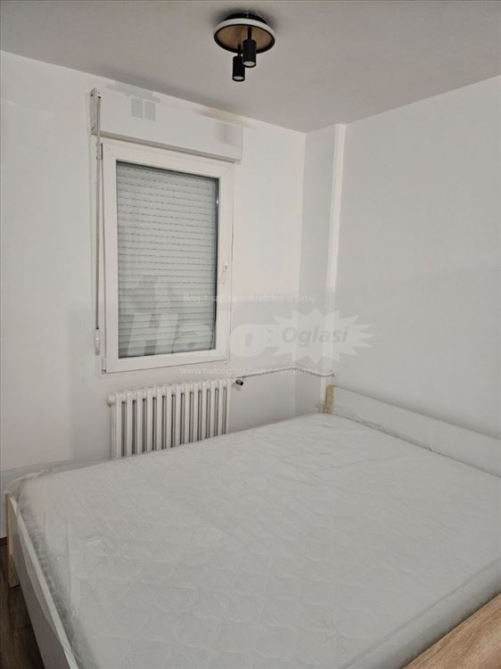 Renoviran jednosobni stan u bloku 63 — 2
