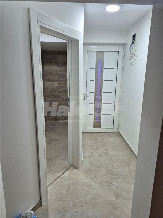 Renoviran, kompletno opremnljen stan u Višnjici — 5