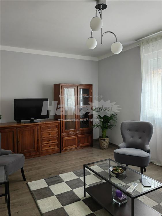 Renoviran, moderno namešten i svetao stan 58m2 — 3