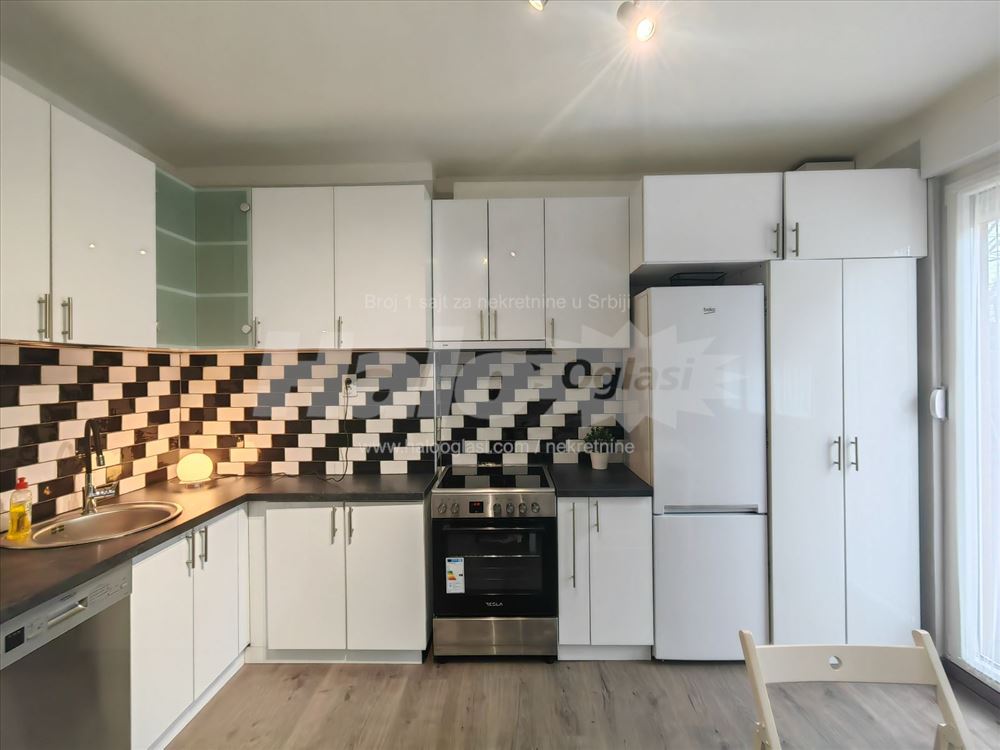 Renoviran, moderno namešten i svetao stan 58m2 — 6