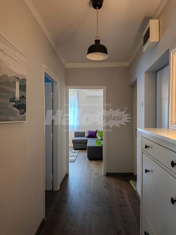 Renoviran, moderno namešten i svetao stan 58m2 — 10