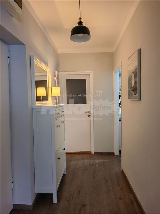 Renoviran, moderno namešten i svetao stan 58m2 — 11