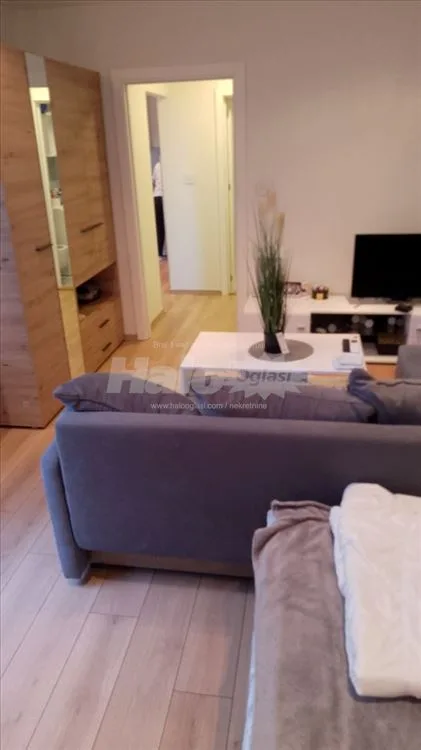 Renoviran namesten stan iznad parka — 4