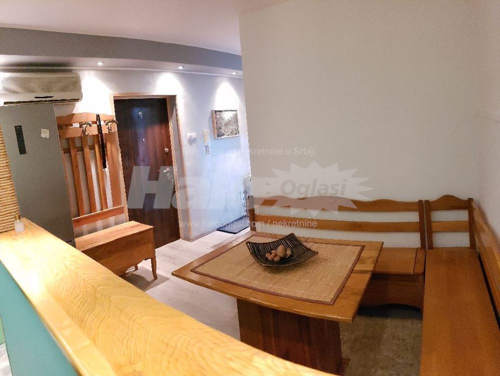 Renoviran, potpuno namešten I opremljen stan — 8