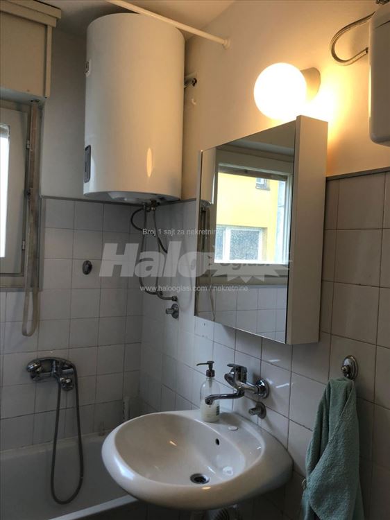 Renoviran stan 39m² u Batajnici – 2 Terase,Parking — 8