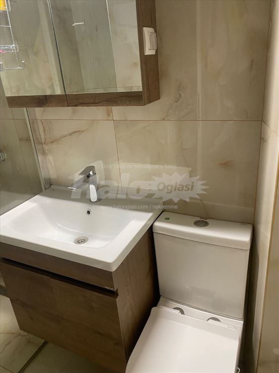 Renoviran stan kod Hrama, centar — 9