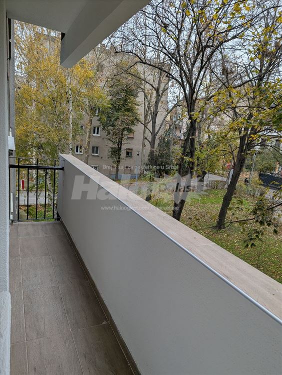 Renoviran stan na Zvezdari sa pogledom na park — 6