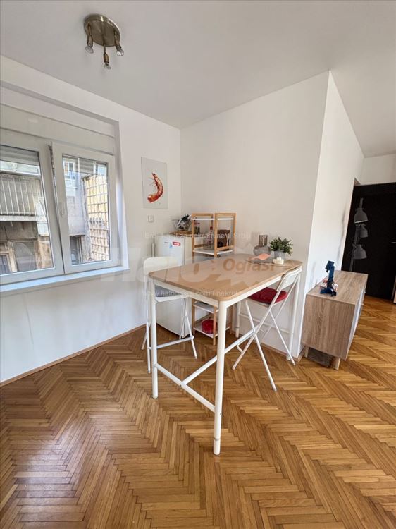 Renoviran stan sa velikom terasom — 6
