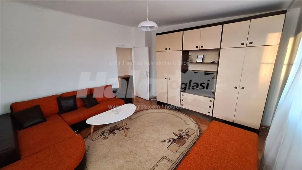 Renoviran stan u centru – 50m², odmah useljiv — 3