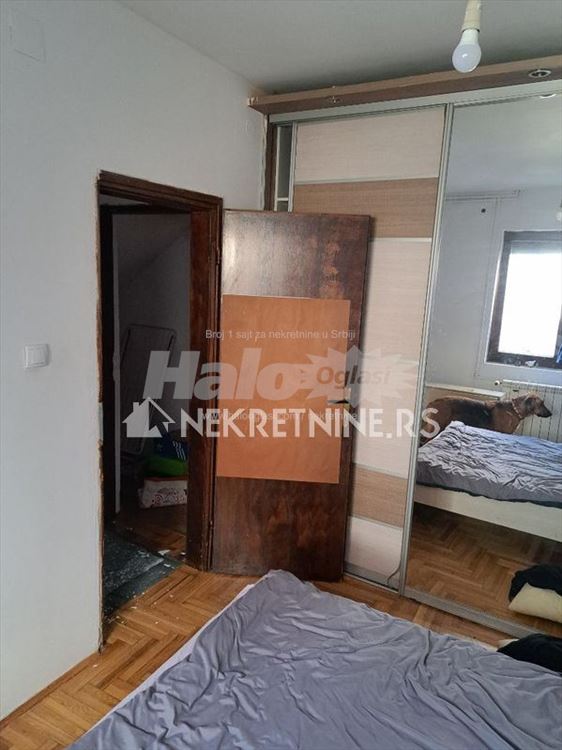 Renoviran stan u kuci useljiv odmah odlicna lokacI — 2