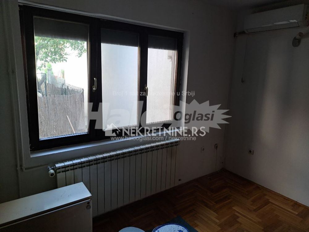 Renoviran stan u kuci useljiv odmah odlicna lokacI — 3