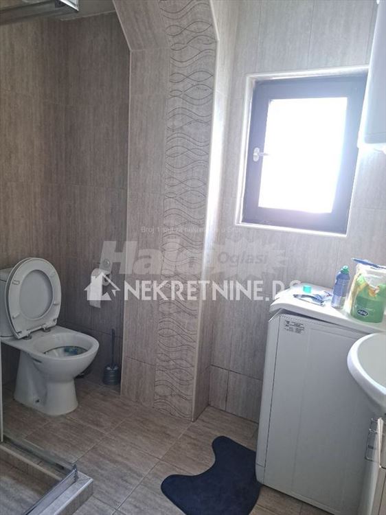 Renoviran stan u kuci useljiv odmah odlicna lokacI — 6