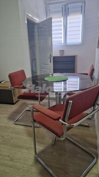 Renoviran trosoban stan sa velikom terasom – Centa — 2