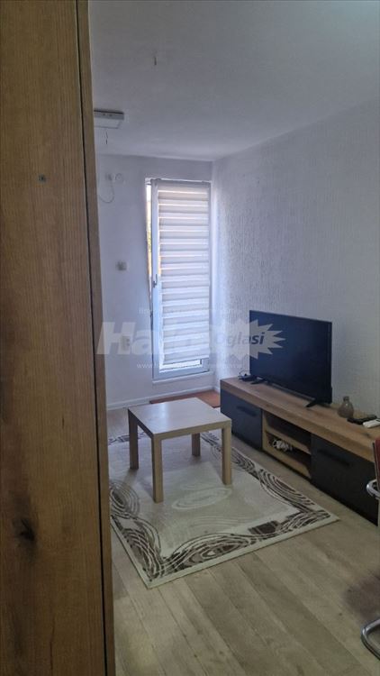 Renoviran trosoban stan sa velikom terasom – Centa — 3