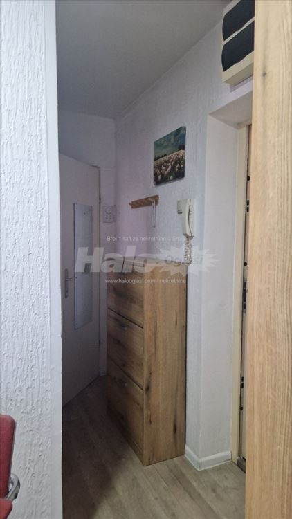 Renoviran trosoban stan sa velikom terasom – Centa — 6