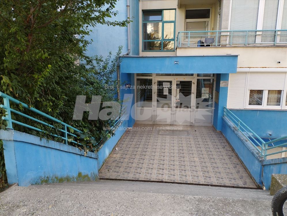 Renovirana garsonjera, Konjarnik, useljiv od 01.06 — 3
