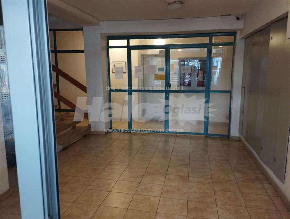 Renovirana garsonjera, Konjarnik, useljiv od 01.06 — 4
