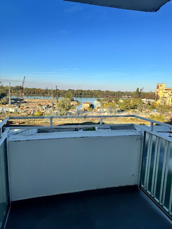 Renovirana garsonjera sa pogledom na Dunav — 3