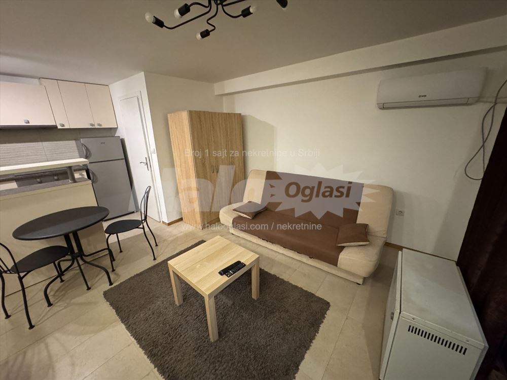 Renovirana garsonjera sa privatnim dvorištem — 3