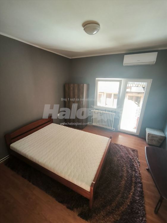 Renovirana kuća sa dvorištem u MML — 8